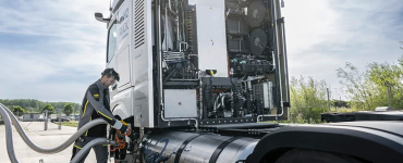 daimler truck fuel cell liquid hydrogen