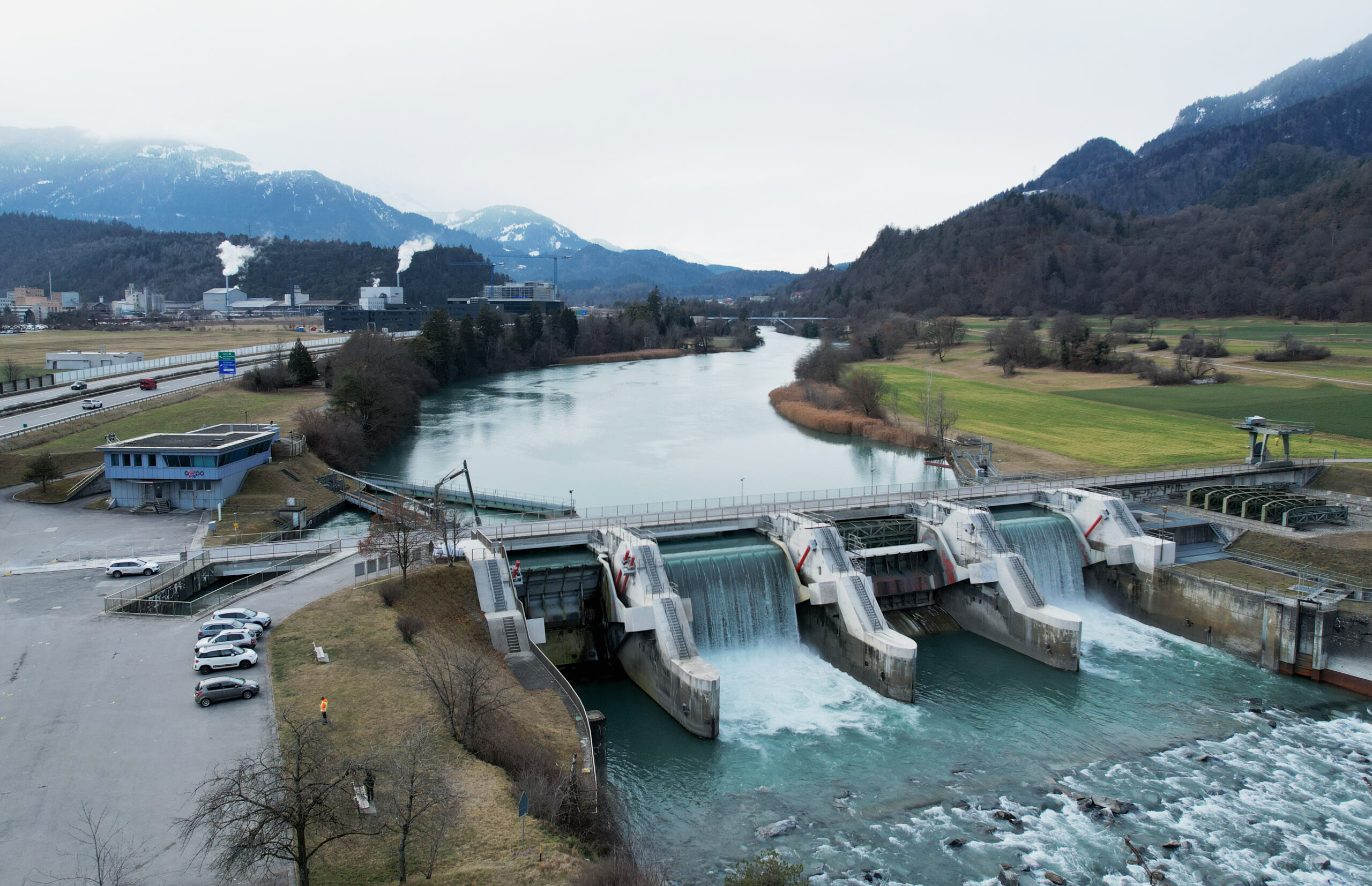 Axpo und Rhiienergie bauen eine Wasserstoff-Produktionsanlage im Wasserkraftwerk Reichenau in Domat/Ems, Schweiz