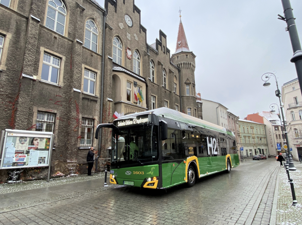 Autobusy Solaris Hydrogen są w innym mieście, Solaris Urbino Hydrogen jedzie do Walbricht w Polsce.