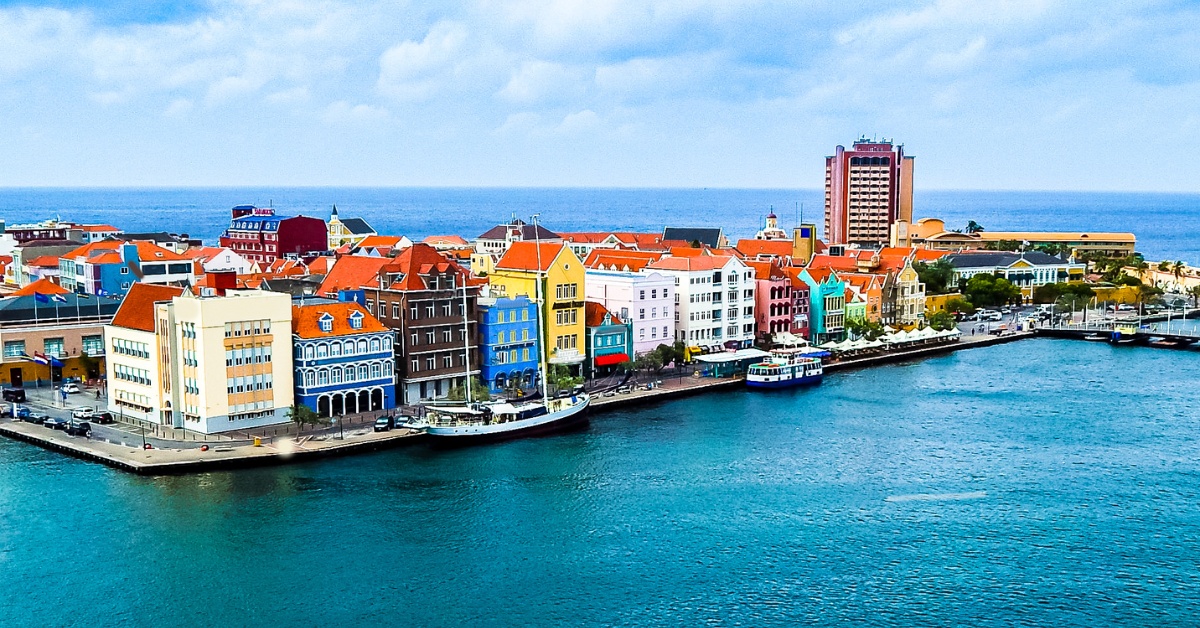 Nederland en Curaçao hebben een overeenkomst getekend over drijvende windenergie en waterstofproductie